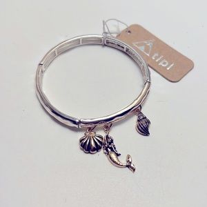 Stretch charm bracelet